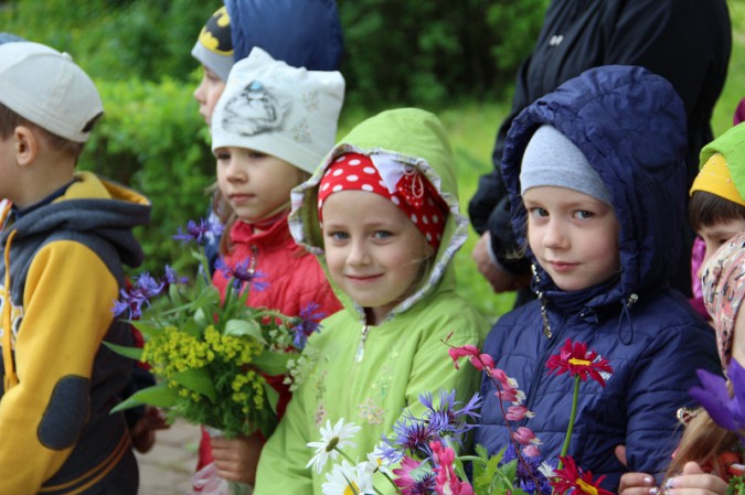 Кинешемцы вышли к памятным знакам в День памяти и скорби фото 6