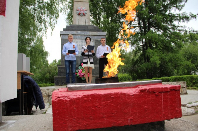 Кинешемцы вышли к памятным знакам в День памяти и скорби фото 4