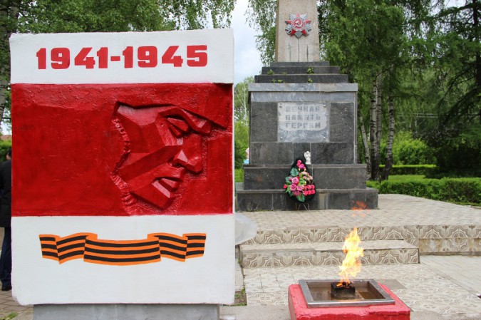 Кинешемцы вышли к памятным знакам в День памяти и скорби фото 2