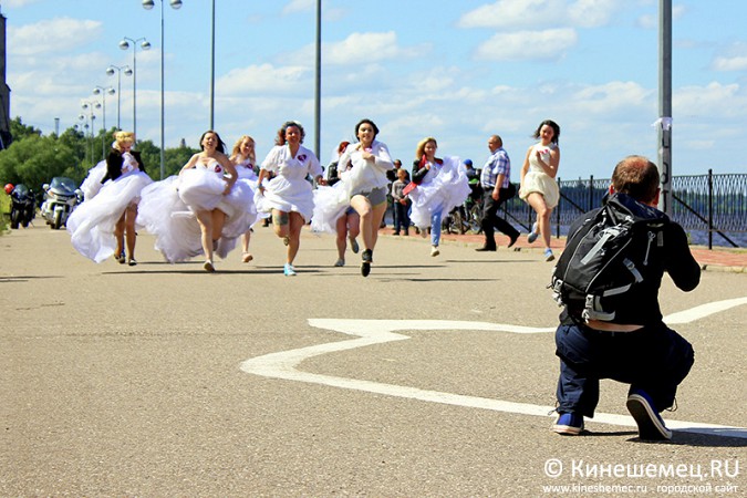 В Кинешме прошел благотворительный марафон «Бегущая невеста» фото 26