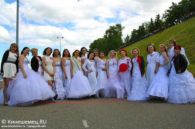 В Кинешме прошел благотворительный марафон «Бегущая невеста» фото 44