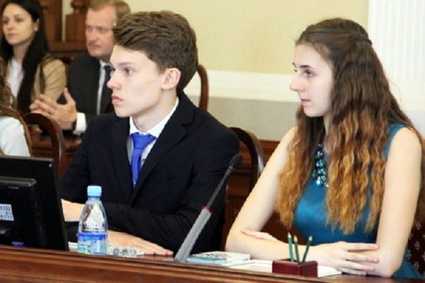Выпускница из Кинешмы встретилась с губернатором Ивановской области фото 4
