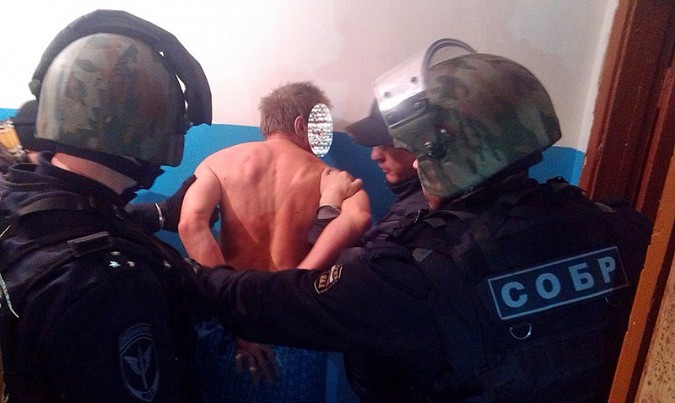 В Ивановской области СОБР штурмом брал квартиру гомопедофила фото 2