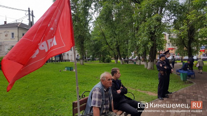 Советник Павла Конькова вышла на митинг против повышения коммунальных тарифов в Кинешме фото 3