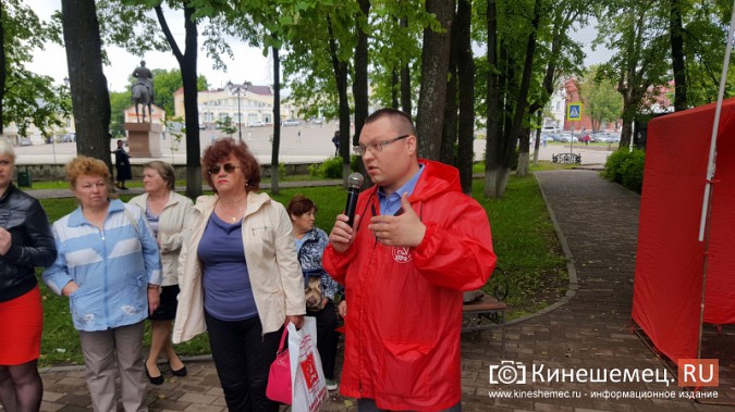 Советник Павла Конькова вышла на митинг против повышения коммунальных тарифов в Кинешме фото 2
