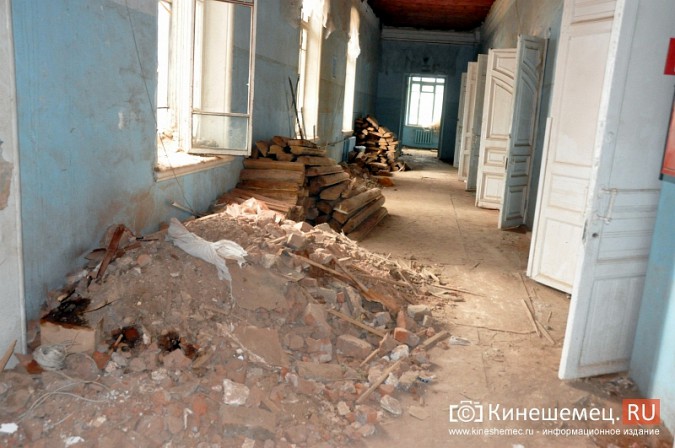 Кинешемцам показали, как идет ремонт лицея Фурманова фото 9