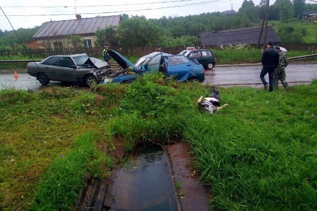 В лобовом столкновении "Ауди" и "ВАЗ - 2112" под Кинешмой погиб пассажир фото 5
