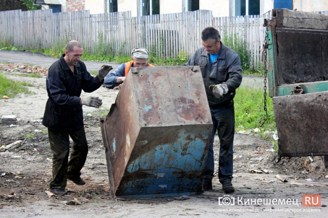 В Кинешме начали устанавливать новые мусорные контейнеры фото 5