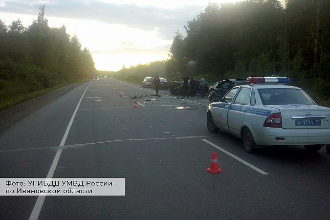 В лобовом столкновении «Мерседеса» и «ВАЗа» под Ивановом погибли два человека фото 4