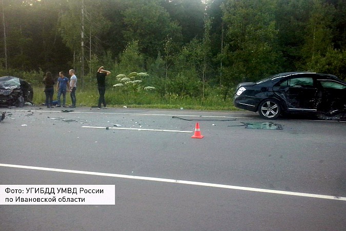 В лобовом столкновении «Мерседеса» и «ВАЗа» под Ивановом погибли два человека фото 3