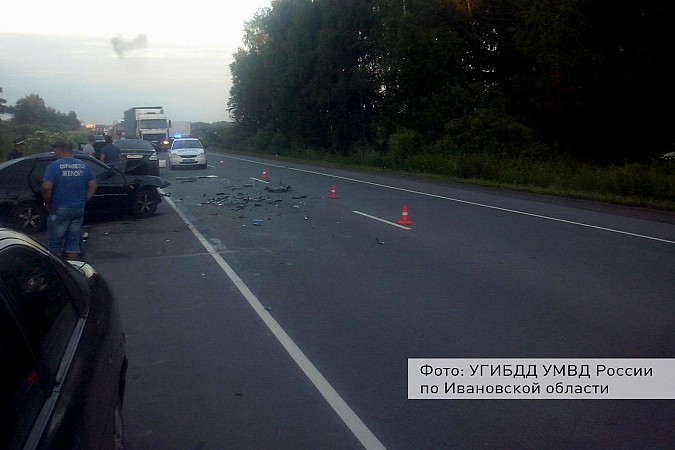 В лобовом столкновении «Мерседеса» и «ВАЗа» под Ивановом погибли два человека фото 2