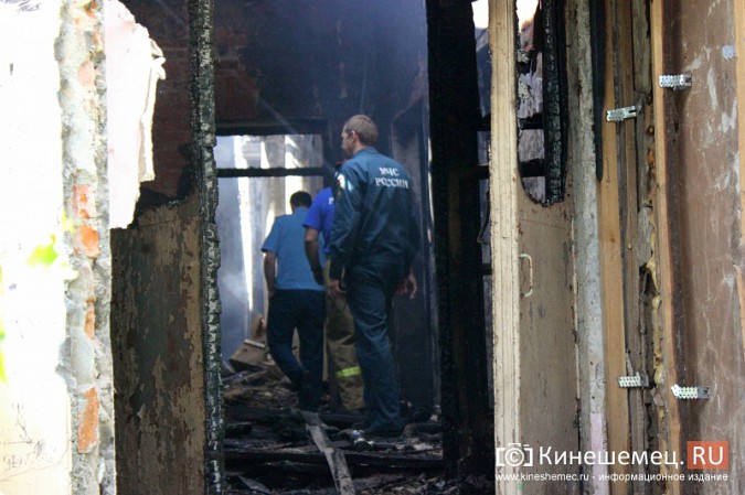 В Кинешме продолжают ликвидировать последствия пожара в бывшем детском доме фото 7