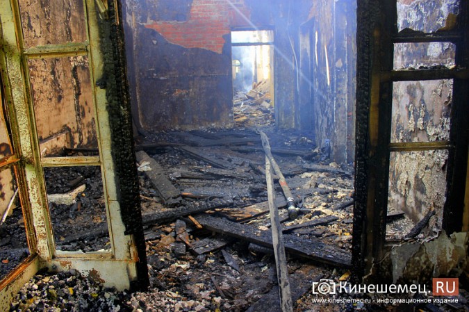 В Кинешме продолжают ликвидировать последствия пожара в бывшем детском доме фото 4