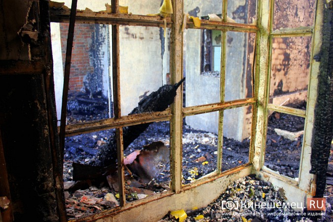 В Кинешме продолжают ликвидировать последствия пожара в бывшем детском доме фото 5