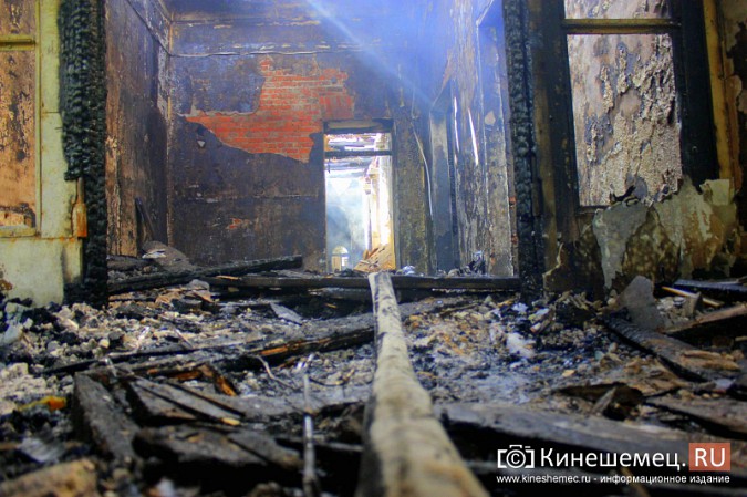 В Кинешме продолжают ликвидировать последствия пожара в бывшем детском доме фото 6