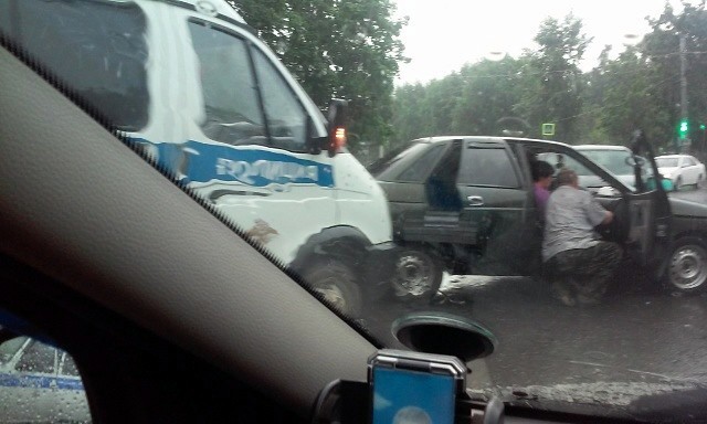 В Кинешме пьяный водитель протаранил два автомобиля на улице 50-летия Комсомола фото 4
