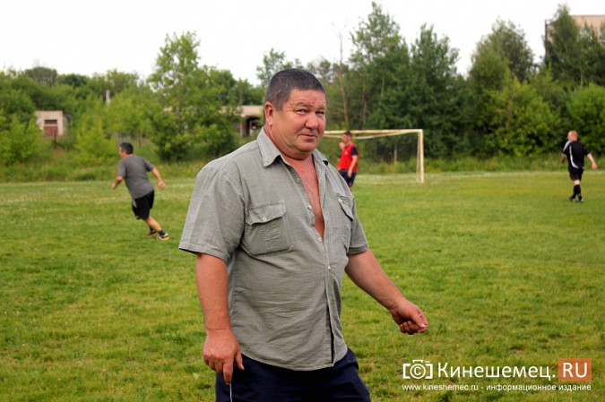 Ветеран кинешемского спорта отметил юбилей на футбольном поле фото 21