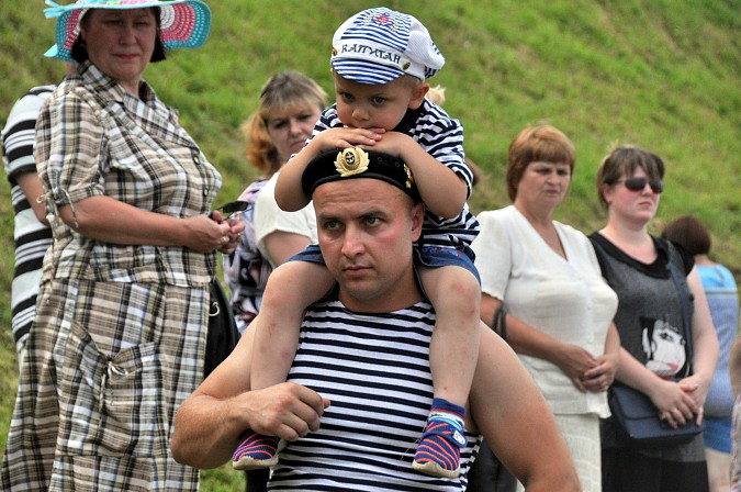 Моряки Ивановской области отметили День ВМФ в Кинешме фото 8