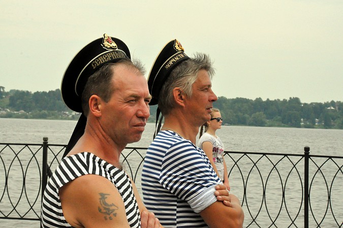 Моряки Ивановской области отметили День ВМФ в Кинешме фото 4