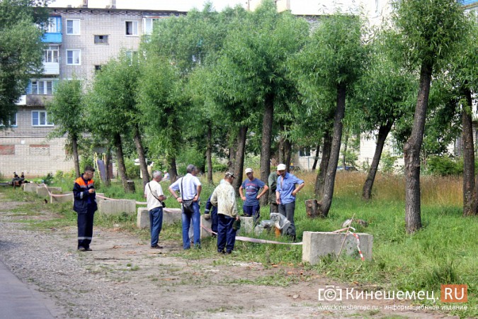 Жители дома на улице Боборыкина просят коммунальщиков сдвинуть теплотрассу во дворе фото 3
