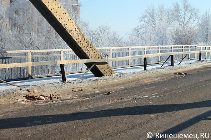 Ямочный «кирпичинг» Никольского моста провели в Кинешме фото 9