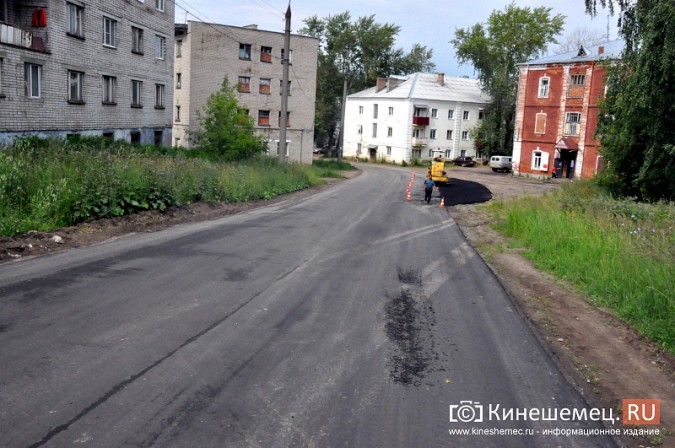 Жители Кинешмы укрепляют улицу Героя Советского Союза соломой фото 8